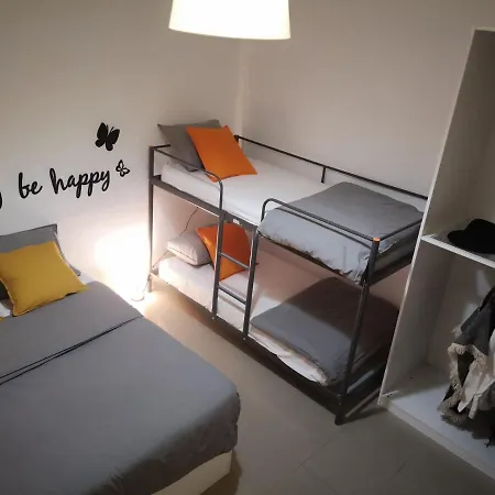 Dos De Mayo Beds Hostel
